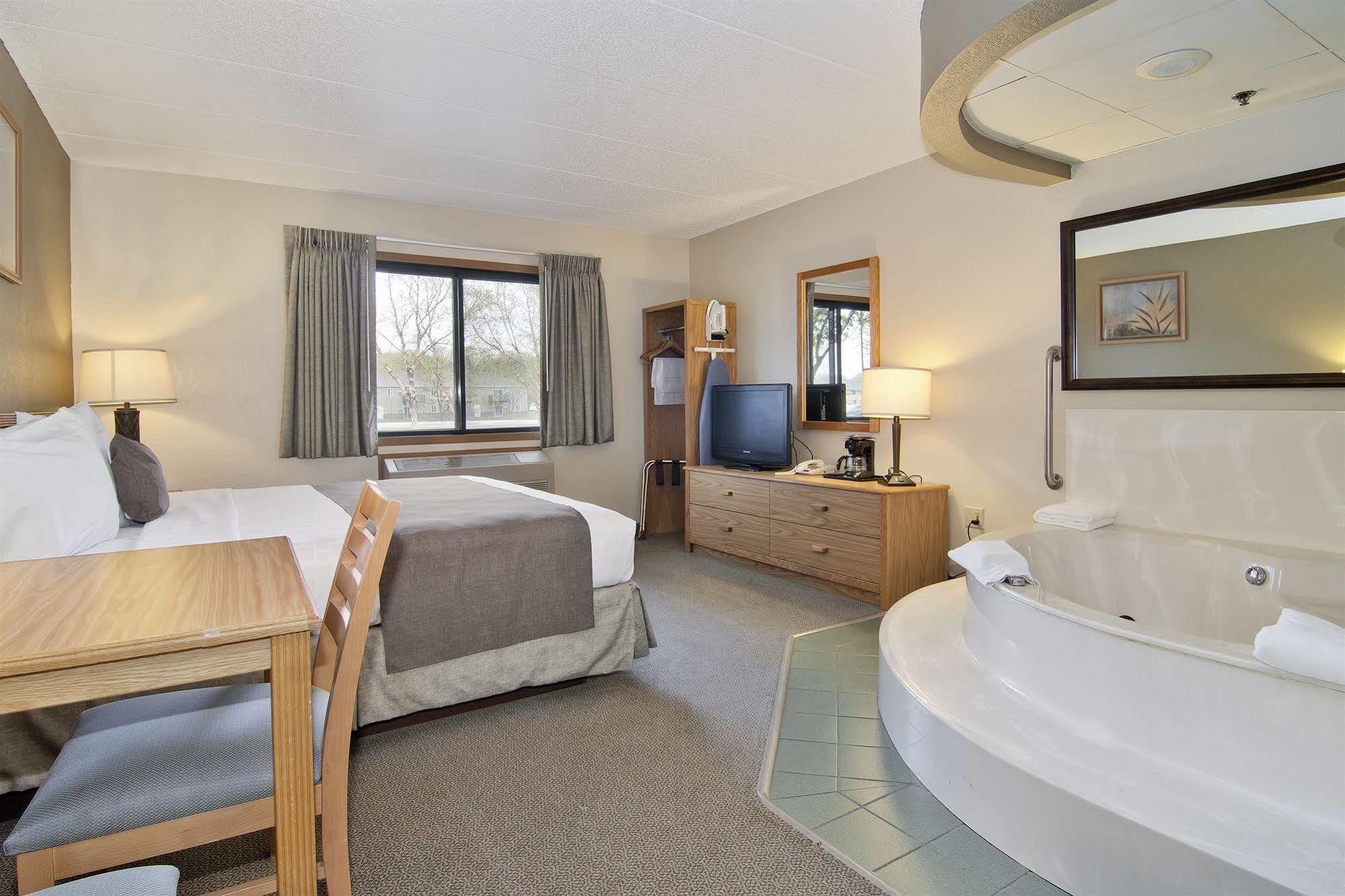 Boarders Inn & Suites By Cobblestone Hotels - Faribault Exteriör bild